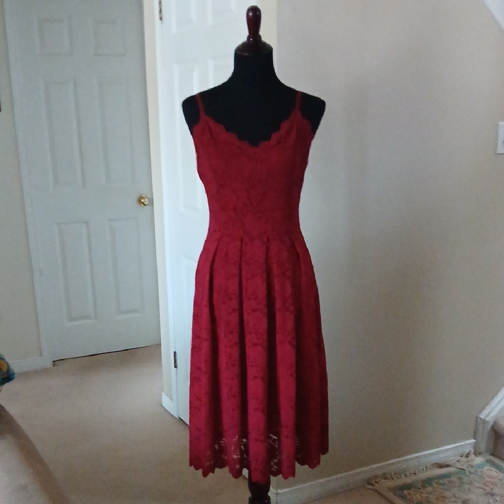 Chic Scarlet Lace Midi Dress
